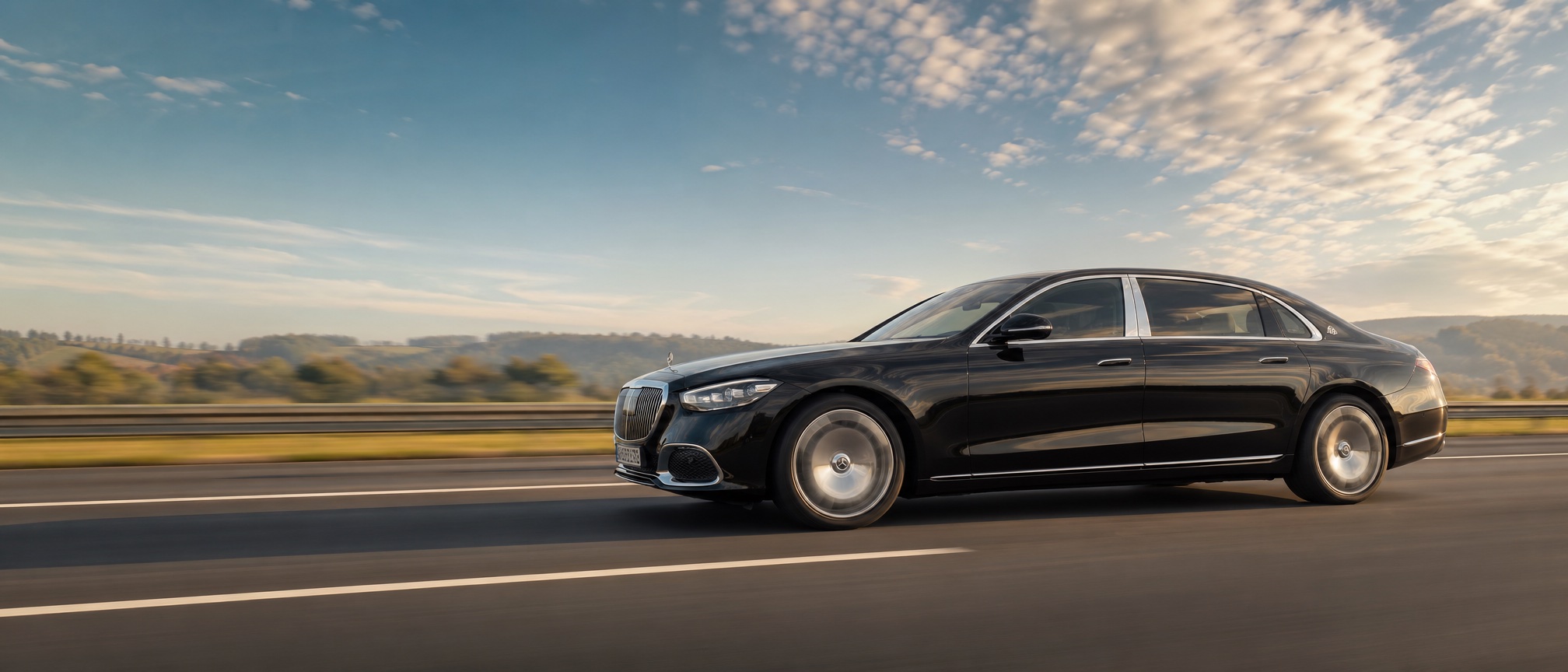 Mercedes-Maybach mit Chauffeur auf der Autobahn – Chauffeurservice Tangermünde für Transfers